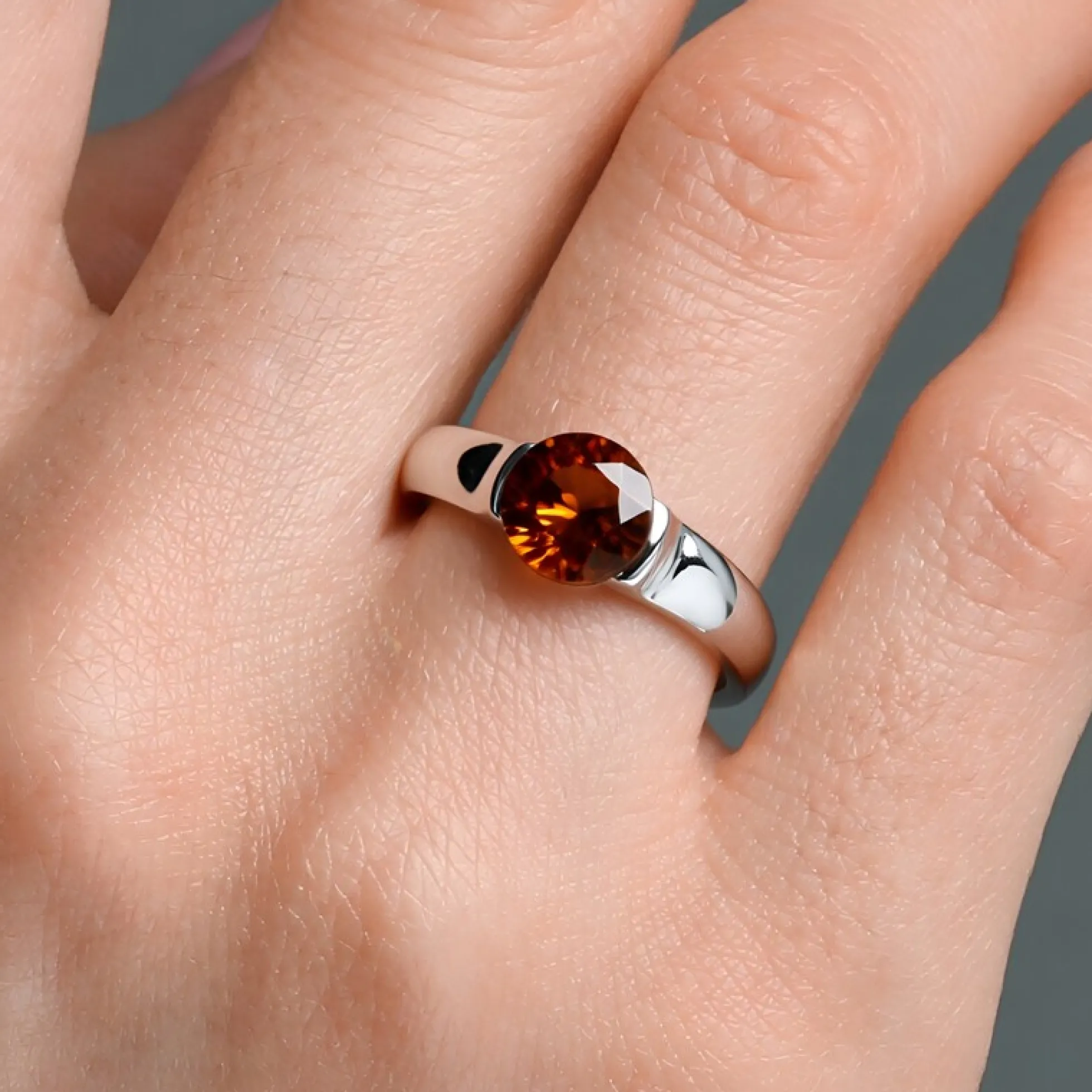 Abendroter Zirkon-Goldring
