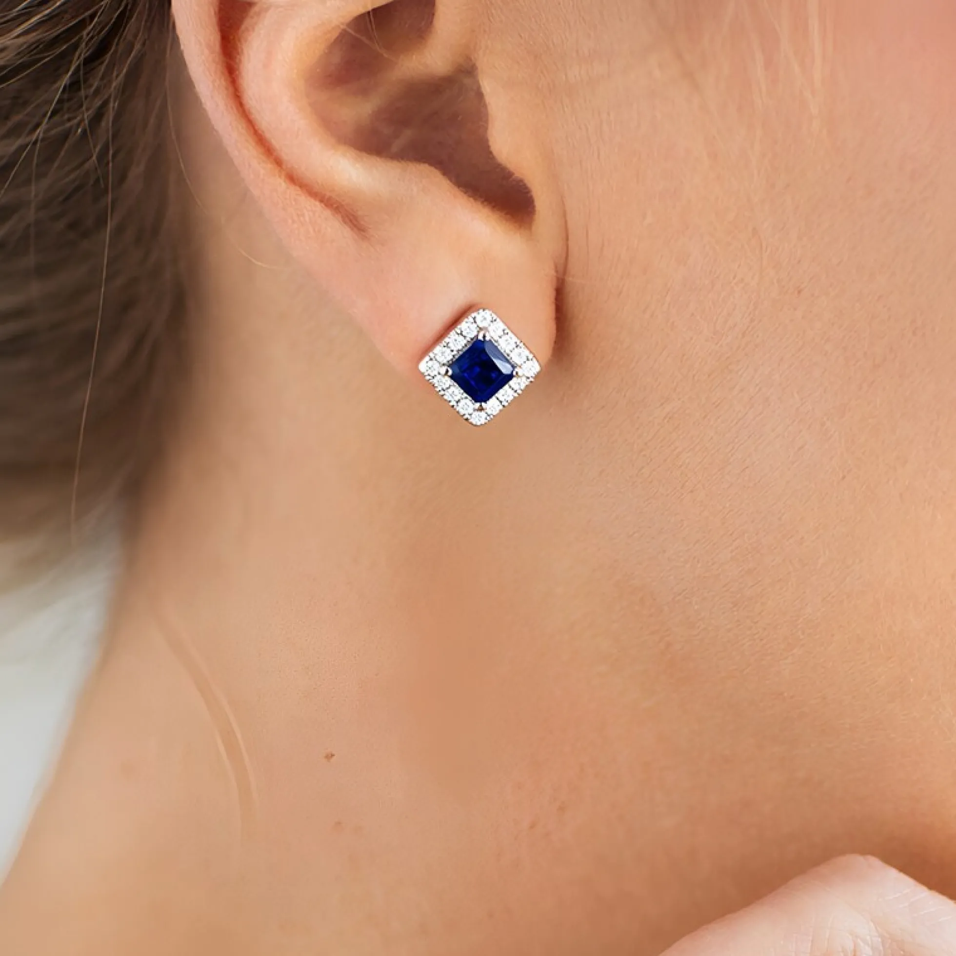 Blauer Ceylon-Saphir-Goldohrringe