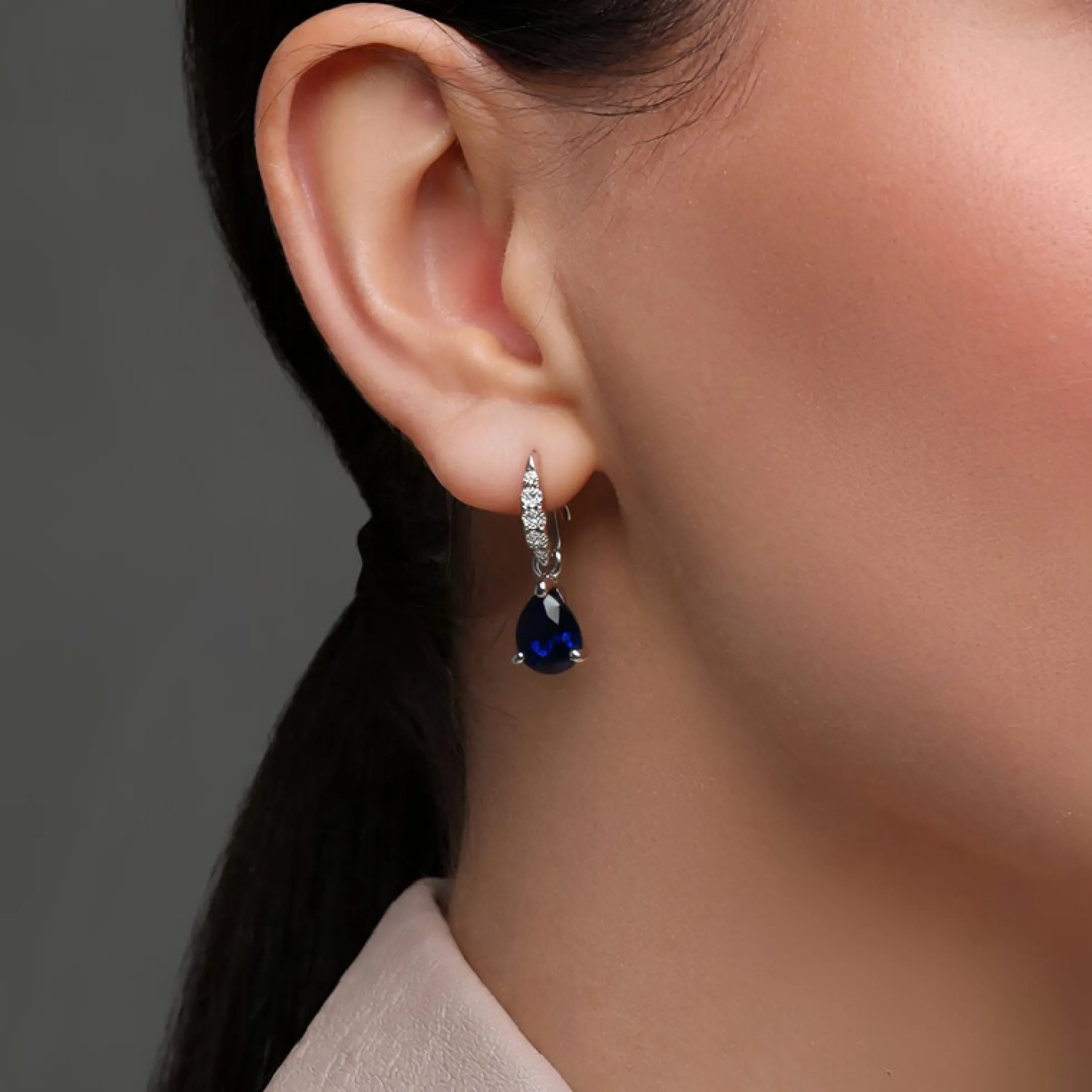 Blauer Ceylon-Saphir-Goldohrringe