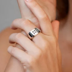 Blauer I3 Diamant-Messingring