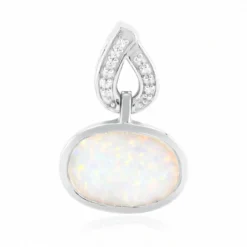 Brasilianischer Weißer Opal-Goldanhänger