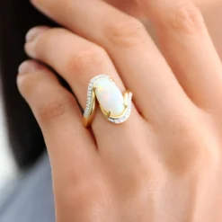 Brasilianischer Weißer Opal-Goldring