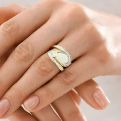 Brasilianischer Weißer Opal-Goldring