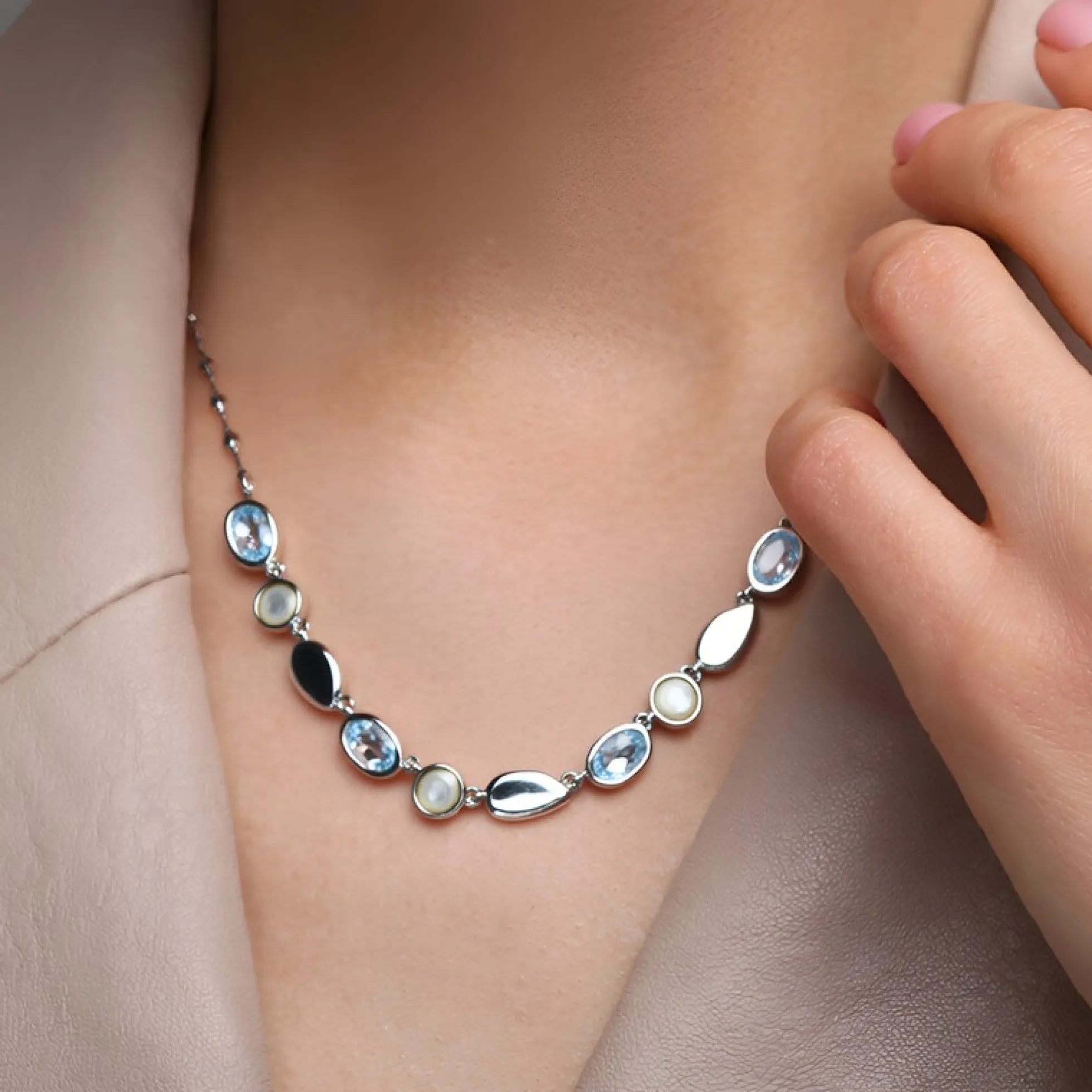 Himmelblauer Topas-Silbercollier