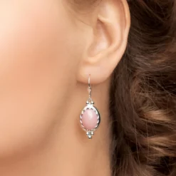 Pinkfarbener Opal-Silberohrringe