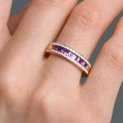 Purpurfarbener Ceylon-Saphir-Goldring