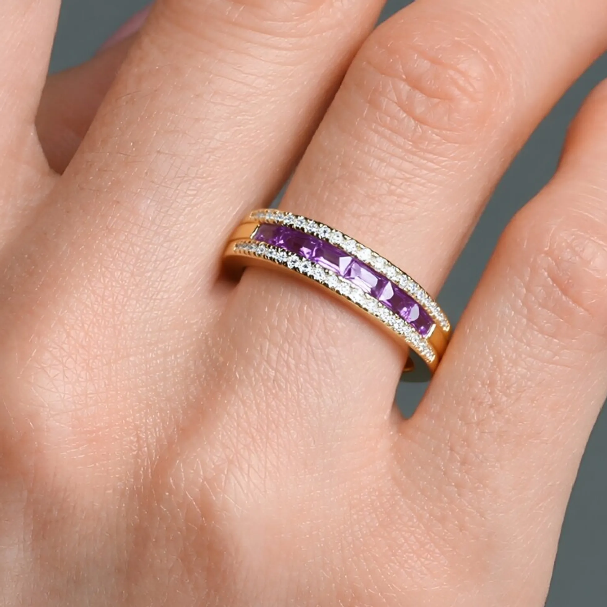 Purpurfarbener Ceylon-Saphir-Goldring