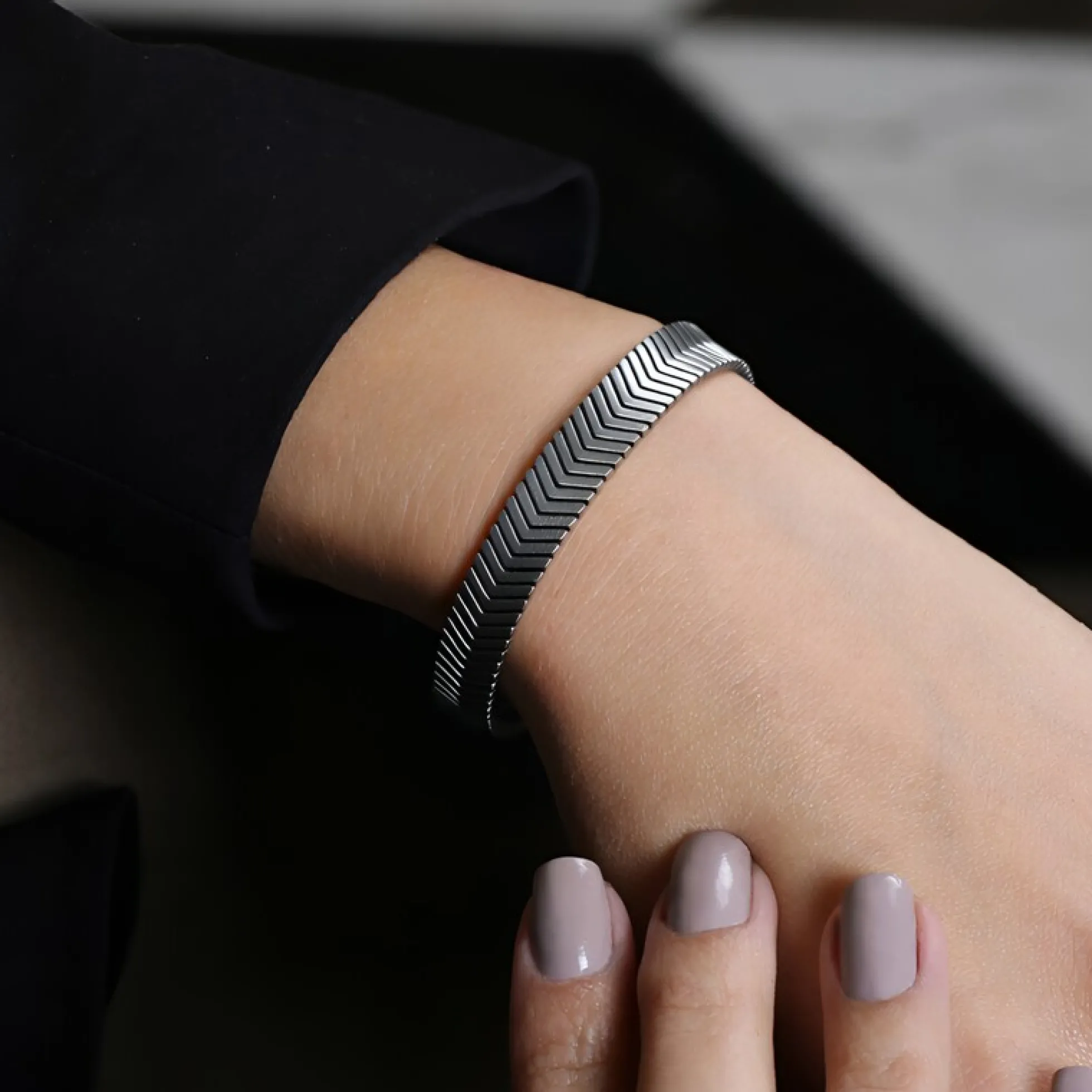 Schwarzer Hämatit-Silberarmband