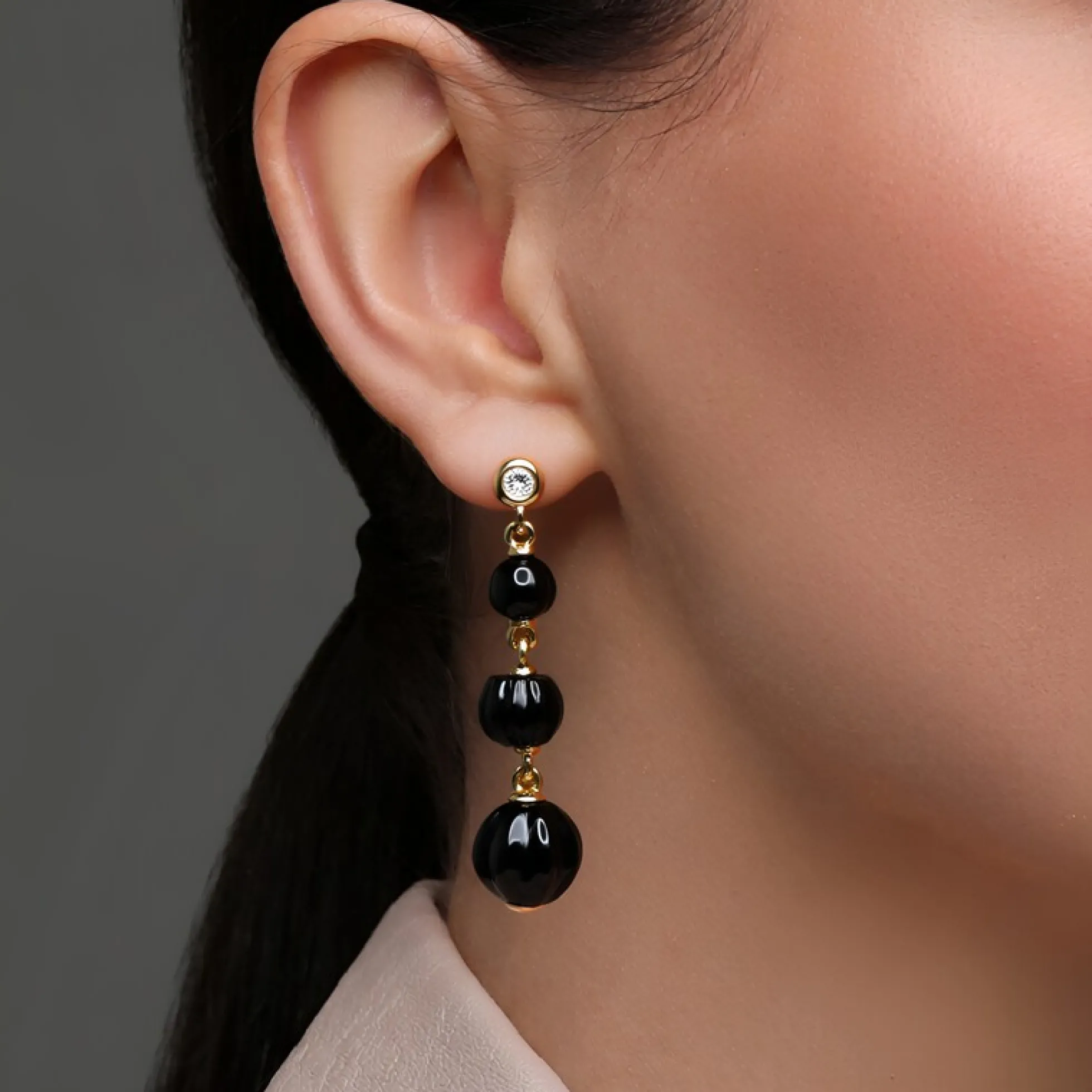 Schwarzer Onyx-Goldohrringe
