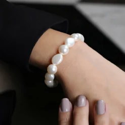 Weiße Süßwasserzuchtperlen-Silberarmband