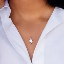 Zirkon-Silberanhänger